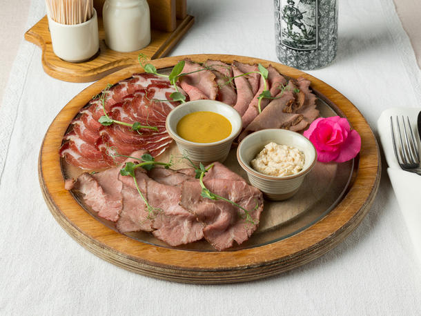 Мясные специалитеты
