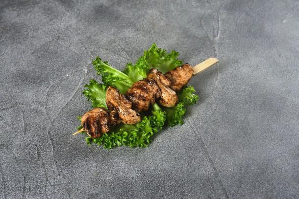 Шашлычок из курочки на шпажке Шашлычок из курочки на шпажке