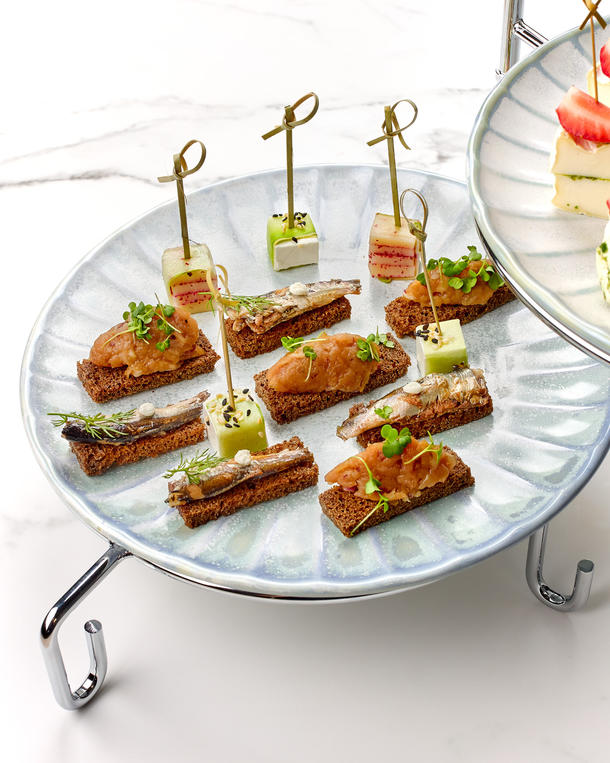 Балтийская килька на бородинском хлебе Балтийская килька на бородинском хлебе