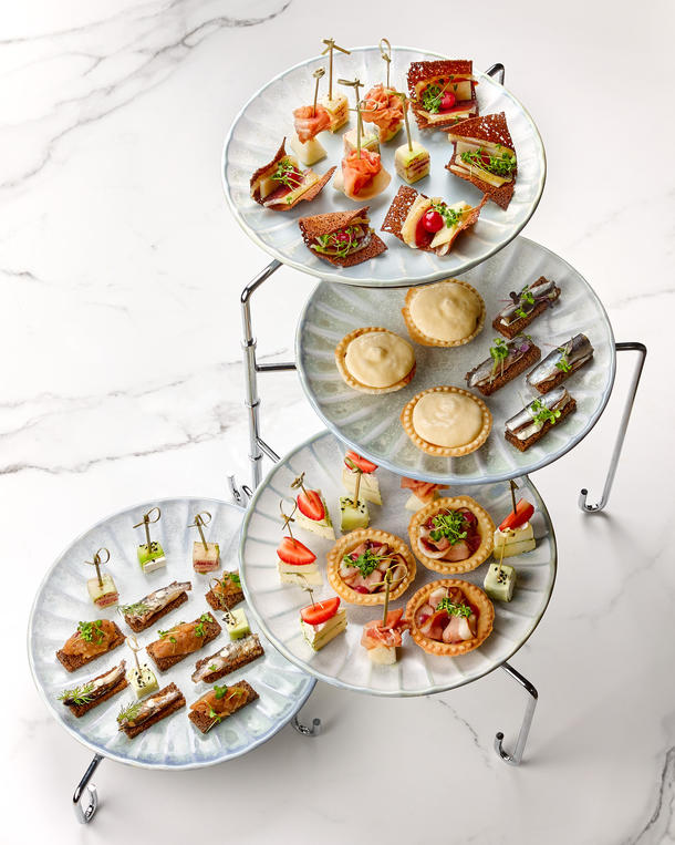 Балтийское шпроты на бородинском хлебе Балтийское шпроты на бородинском хлебе