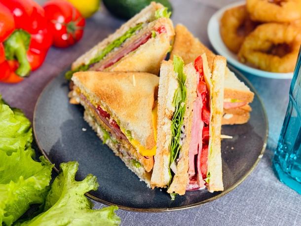 Клаб-сендвич с куриныйм филе