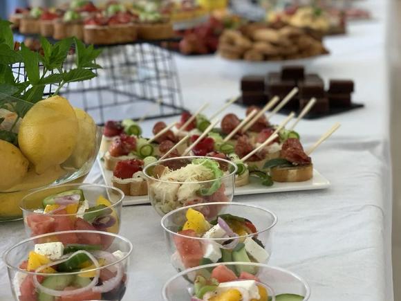 Мясной сет с салатами &quot;Сытый папа&quot; на 20 персон в Новосибирске