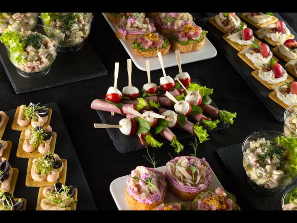 Мини фуршет с салатиками на 20 персон в Калининграде